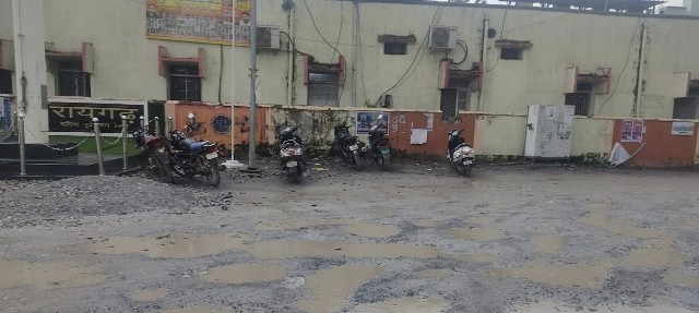 नो पार्किंग में वाहन खड़ा करना लोगो को पड़ा महंगा आरपीएफ ने 50 से अधिक वाहन मालिको पर मुकदमा दर्ज किया