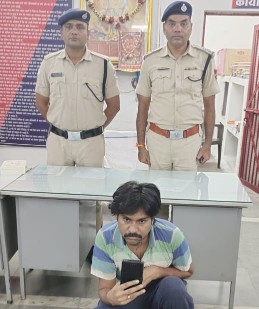 यात्री की मोबाइल चोरी कर भागते युवक को आरपीएफ चांपा ने किया गिरफ्तार