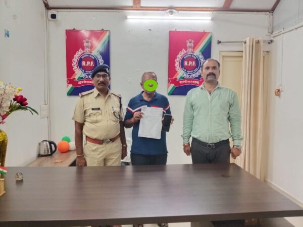 आपरेशन उपलब्ध के तहत रेसुब पोस्ट भंडारा रोड के व्दारा अवैध टिकट बनाते तुमसर के एक युवक को किया गिरफ्तार