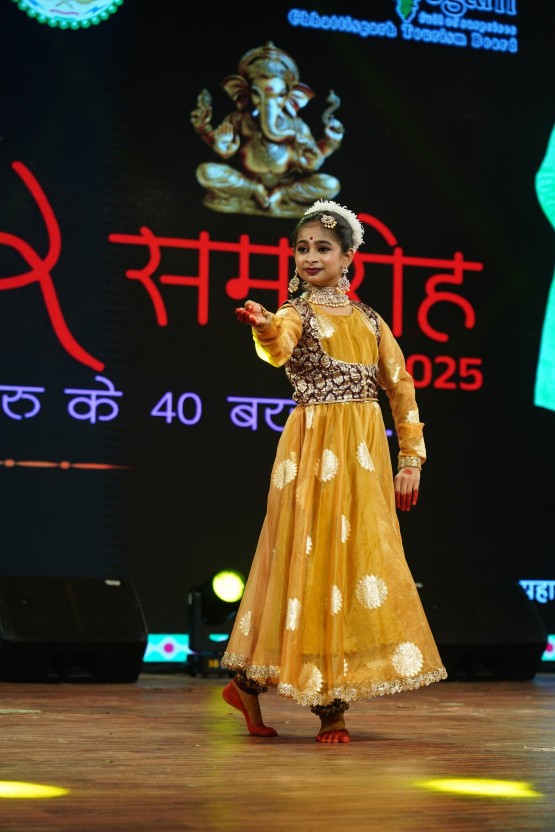 चक्रधर समारोह 2025 : नन्हीं नृत्यांगना नित्या शर्मा की कथक प्रस्तुति ने जीता सबका दिल*  *लखनऊ घराने की 12 वर्षीय कलाकार ने गणेश वंदना से दी मनोहारी प्रस्तुति*