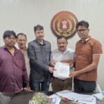 रायगढ़ प्रेस क्लब भवन निर्माण का मार्ग प्रशस्त, वित्त मंत्री ने भू-आबंटन का दस्तावेज सौंपा*