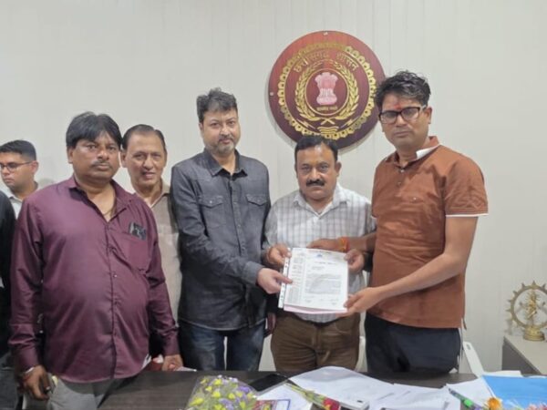 रायगढ़ प्रेस क्लब भवन निर्माण का मार्ग प्रशस्त, वित्त मंत्री ने भू-आबंटन का दस्तावेज सौंपा*