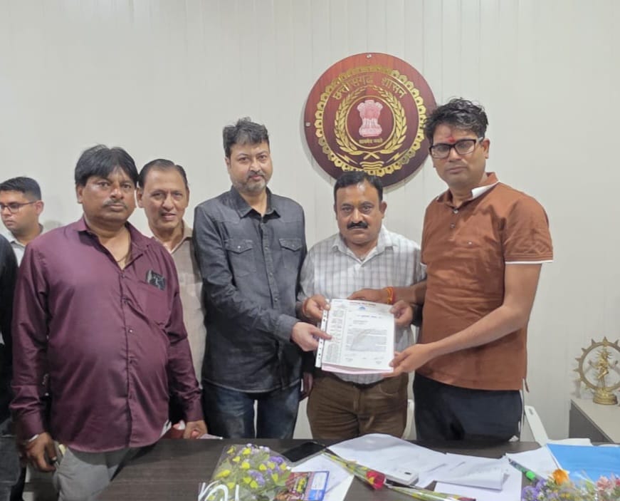 रायगढ़ प्रेस क्लब भवन निर्माण का मार्ग प्रशस्त, वित्त मंत्री ने भू-आबंटन का दस्तावेज सौंपा*
