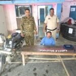 जूटमिल पुलिस ने नाबालिगों को नशे के लिए सुलेशन बेचने वाले व्यक्ति को गिरफ्तार किया*