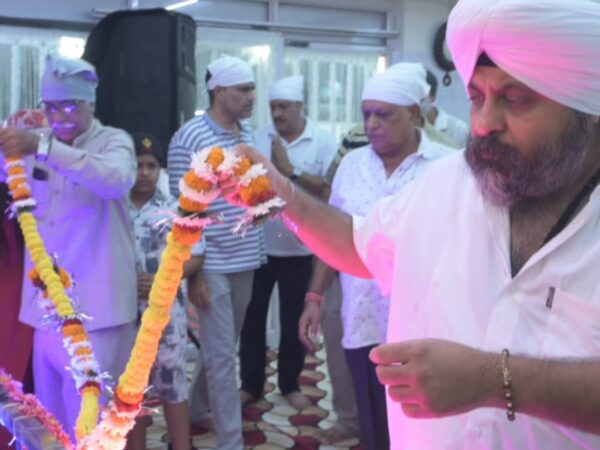 सिंधी कॉलोनी स्थित धन गुरु नानक डेरा संत बाबा थाहिरिया सिंग दरबार में इछा पूरक 40 दिवसीय 5 जपजी साहिब का अखंड पाठ का आरंभ
