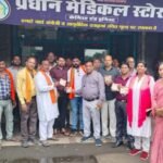 जीएसटी रिफार्म की जानकारी देने बाजार में उतरे भाजपाई पूर्व मंत्री सत्यानंद राठिया  ने बाजार में किया जनसंपर्क
