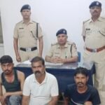 रेलवे का लोहाचोरी करते दो चोर सहित करिया कबाड़ी को आरपीएफ रायगढ ने किया गिरफ्तार रेल्वे न्यायालय ने तीनों को जेल भेजा