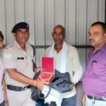 ट्रेन में यात्री का अकलतरा में लाखों के जेवर हुआ पार  आरपीएफ चांपा की सक्रियता से यात्री को सौंपा