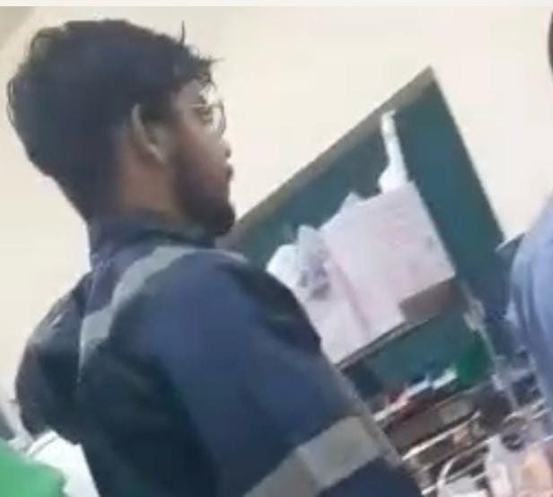 सुरक्षा कर्मियों की तत्परता से सिम्स में बाहरी दलाल पर कार्रवाई, उसलापुर स्थित एक निजी अस्पताल में मरीज ले जाने का कार्य करता था,भेजा गया जेल*