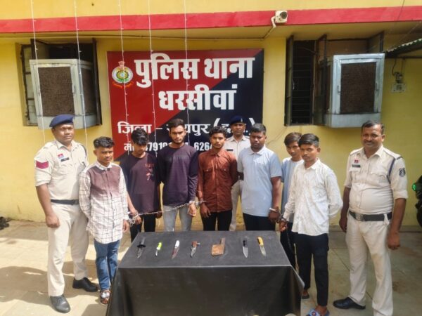 धरसीवां पुलिस ने धारदार चाकू के साथ विडियो/रील्स बनाने वाले आधा दर्जन से अधिक आरोपी गिरफ्तार