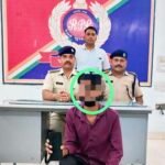 अश्वनी साइबर कैफे पामगढ़ में आरपीएफ की विशेष टीम ने छापा मार हजारों की रेल्वे ई टिकट के साथ एक दलाल गिरफ्तार