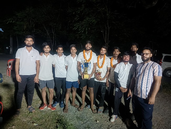 सीएसआर कॉलेज परिक्षेत्र स्तर (पुरुष) वॉलीबॉल प्रतियोगिता में लोरमी से जीत दर्ज कर फाइनल में पहुंचा