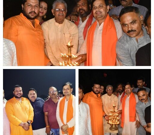 छठ माता के भक्तों एवं जनप्रतिनिधियों ने अरपा माता की महाआरती कर शांति और खुशहाली का आशीर्वाद मांगा महा आरती के साथ छठ महापर्व प्रारम्भ*