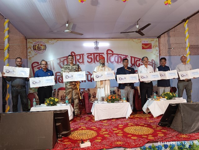 डाक विभाग की प्रदर्शनी “बिलासापेक्स-2025 “के दूसरे दिन छत्तीसगढ़ के गौरवशाली 25 वर्ष पर विशेष आवरण जारी**  **भारतीय डाक विभाग भरोसे और ईमानदारी का प्रतीक है — आचार्य अरुण दिवाकर नाथ बाजपेयी*