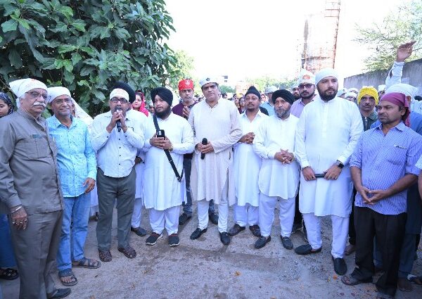 गुरु नानक दरबार डेरा संत बाबा थीहिरिया सिंह साहब सिंधी कॉलोनी से नियमित प्रभात फेरी निकाली जा रही है और जगह जगह स्वागत किए जा रहे हैं