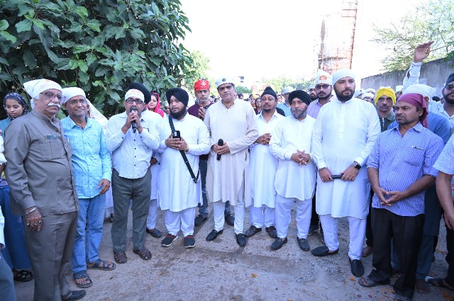 गुरु नानक दरबार डेरा संत बाबा थीहिरिया सिंह साहब सिंधी कॉलोनी से नियमित प्रभात फेरी निकाली जा रही है और जगह जगह स्वागत किए जा रहे हैं