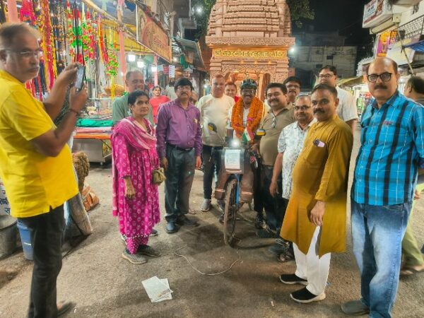 यूथ हॉस्टल एसोसिएशन ऑफ इंडिया बिलासपुर इकाई के सदस्य चन्दन समझदार ने *64 की उम्र में 250000 km की साइकिल यात्रा पूरी की*