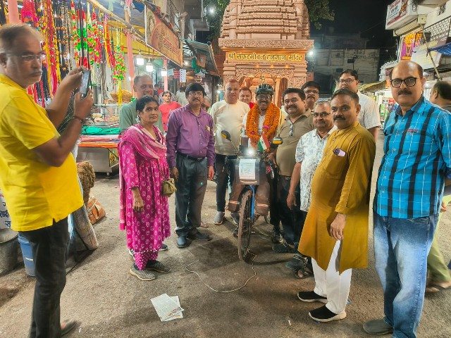 यूथ हॉस्टल एसोसिएशन ऑफ इंडिया बिलासपुर इकाई के सदस्य चन्दन समझदार ने *64 की उम्र में 250000 km की साइकिल यात्रा पूरी की*