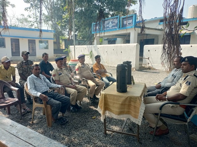 150 वर्ष पूरे हुए राष्ट्रगीत “वंदे मातरम” के, पुलिसकर्मियों ने सामूहिक गायन से दिया सम्मान*