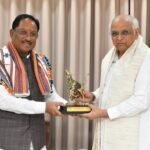 मुख्यमंत्री श्री विष्णु देव साय ने गांधीनगर में गुजरात के मुख्यमंत्री श्री भूपेंद्र पटेल से की सौजन्य भेंट*