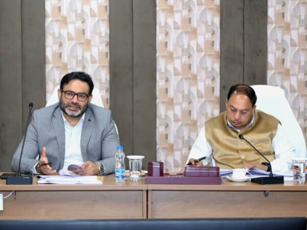 अनुबंधित समय-सीमा में काम नहीं करने वाले ठेकेदारों को डिग्रेड व टर्मिनेट किया जाएगा*  *पीडब्लूडी सचिव ने सड़क, सेतु और भवन निर्माण कार्यों की प्रगति की समीक्षा की*