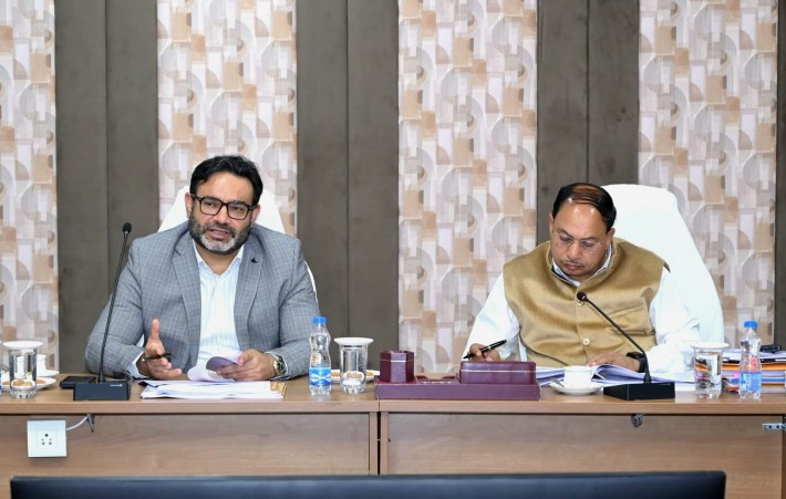 अनुबंधित समय-सीमा में काम नहीं करने वाले ठेकेदारों को डिग्रेड व टर्मिनेट किया जाएगा*  *पीडब्लूडी सचिव ने सड़क, सेतु और भवन निर्माण कार्यों की प्रगति की समीक्षा की*