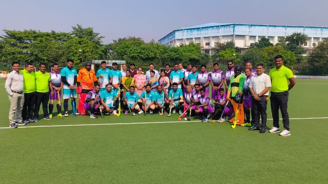 अंतरक्षेत्रीय विद्युत हॉकी प्रतियोगिता का शानदार आगाज  पहले दिन हुए रोमांचक मुकाबले में मड़वा टीम ने बिलासपुर क्षेत्र की टीम को 1-0 से हराकर विजयी रही