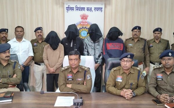 रायगढ़ पुलिस ने अंतरराज्यीय ट्रेडिंग फ्रॉड गैंग का किया पर्दाफाश, 1.08 करोड़ की ठगी का मास्टरमाइंड समेत चार आरोपी श्रीनगर से गिरफ्तार*  ● *यूट्यूब विज्ञापन से शुरू हुआ शेयर ट्रेडिंग का खेल, उद्योगकर्मी ने गंवाये करोड़ों रूपये*  ● *गिरफ्त में आये अंतरराज्यीय साइबर फ्रॉड गैंग ने देशभर में 200 से ज्यादा साइबर फ्रॉड को दिये हैं अंजाम*