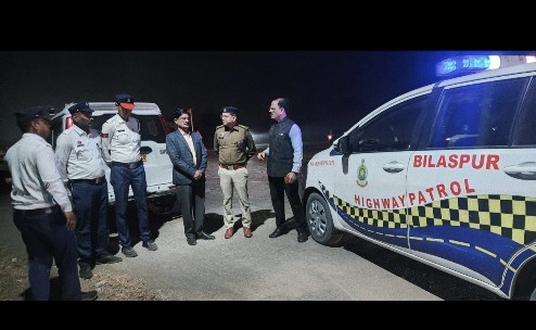 यातायात पुलिस बिलासपुर के द्वारा बिलासपुर में सड़क दुर्घटनाजन्य क्षेत्र ब्लैक स्पॉट का किया गया निरीक्षण।*  *■ यातायात पुलिस बिलासपुर के द्वारा निरीक्षण के दौरान पुलिस मुख्यालय के सहायक पुलिस महानिरीक्षक संजय शर्मा भी हुए शामिल।*