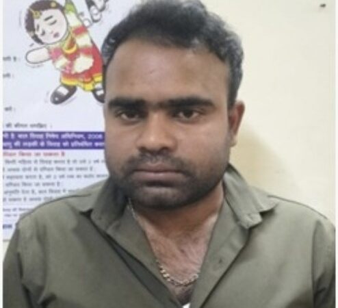 रेसुब रायपुर ने जीआरपी के संयुक्त अभियान के दौरान मानव तस्करी के  आरोपी फिरोज अली 6 बच्चों को नागपूर ले जाते किया गिरफ्तार