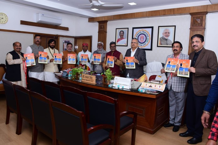 विधान सभा के वर्ष 2026 के कैलेण्डर एवं डायरी (दैनंदिनी) का विमोचन.  -विधान सभा अध्यक्ष डॉ. रमन सिंह ने किया विमोचन.