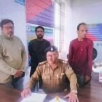 कोतवाली पुलिस ने लाखों की मांग कर घर में मां और भाई को चाकू लहरा करके डराने वाले युवक को आर्म्स एक्ट में दबोचा, आरोपी न्यायिक रिमांड पर भेजा