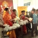 *मां मैत्रायणी योगिनी जी के महानिर्वाण दिवस पर श्री सर्वेश्वरी समूह शाखा बिलासपुर ने किया फल वितरण*