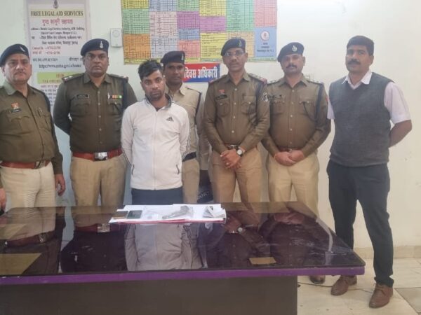 अवैध हथियार रखकर घूमते आरोपी को थाना तारबाहर एवं आरपीएफ बिलासपुर की संयुक्त टीम ने किया गिरफ्तार आरोपी के कब्जे से देशी कट्टा एवं जिंदा कारतूस जप्त