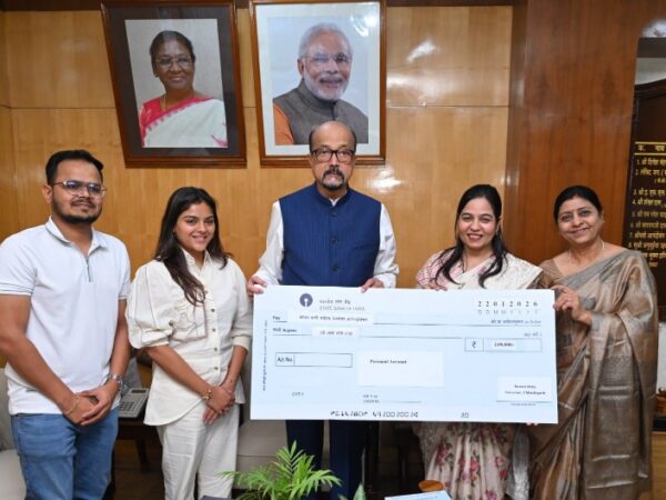 सामाजिक उत्तरदायित्व की मिसाल*  *राज्यपाल श्री डेका ने कोपलवाणी चाइल्ड वेलफेयर आर्गेनाइजेशन को दिया 2 लाख रूपए का निजी अनुदान*