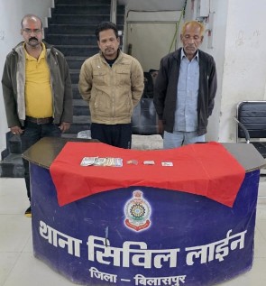 प्रधानमंत्री आवास योजना की राशि दिलाने के नाम पर धोखाधड़ी करने वाले शातिर तीन ठग सिविल लाइंस पुलिस ने गिरफ्तार किया