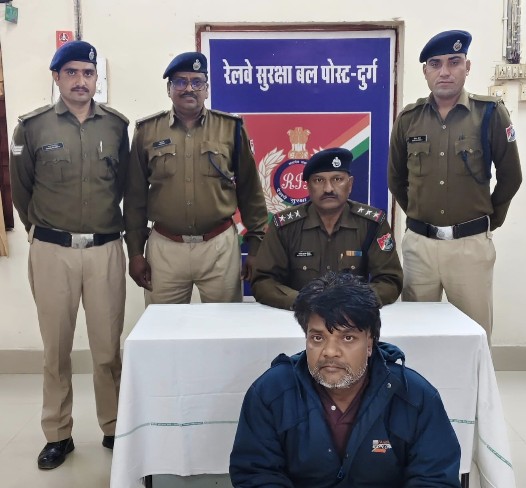 दुर्ग आरपीएफ ने 27 साल पुराने केस के स्थायी (PNBW) वारंट आरोपी को किया गिरफ्तार