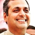 8 शिक्षकों का भार सरकार नहीं उठा पायी तो 200 बच्चों का भविष्य अंधकार में कर दिया— शैलेष पांडेय*  *स्वामी आत्मानंद के मासूम बच्चों के भविष्य कलेक्टर और डीईओ भी नहीं बचा पाए- शैलेष*   बीजेपी सरकार स्वामी आत्मानंद योजना की लोकप्रियता से खुश नहीं है – शैलेष