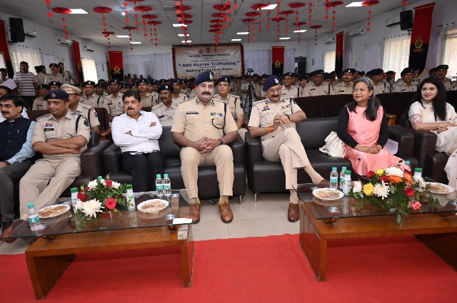 रेलवे सुरक्षा बल, दपूमरे. द्वारा राष्ट्रीय महिला आयोग के सहयोग से रायपुर में “मानव तस्करी रोधी जागरूकता” पर कार्यशाला का आयोजन