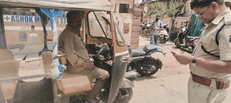 यातायात पुलिस बिलासपुर ने ऑटो चालकों को सात दिन का समय दिया यूनिफार्म पहन ऑटो चलाने  सुनिश्चित किया