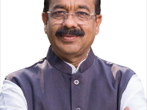कोनी-मोपका बायपास के लिए निविदा को मंजूरी*   *75.73 करोड़ की लागत से 13.4 किमी फोरलेन सीमेंट क्रांकीट सड़क बनेगी*  *उप मुख्यमंत्री श्री अरुण साव ने गुणवत्ता पर विशेष ध्यान देते हुए मापदंडों के अनुरूप निर्माण सुनिश्चित करने के दिए निर्देश*  *अनुबंधित समयावधि में काम पूर्ण कराने कहा*