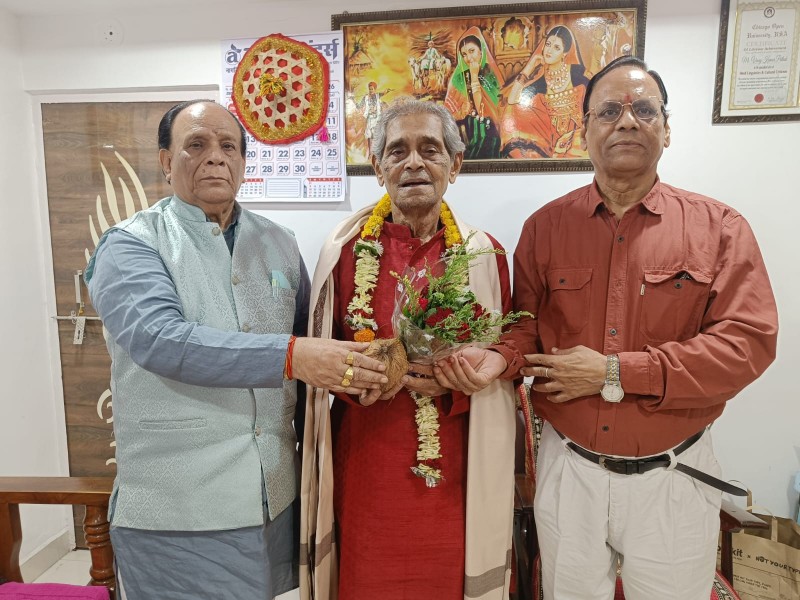 पद्मश्री पं.रामलाल बरेठ  का प्रयास प्रकाशन साहित्य अकादमी (राष्ट्रीय समिति ) द्वारा सम्मान*