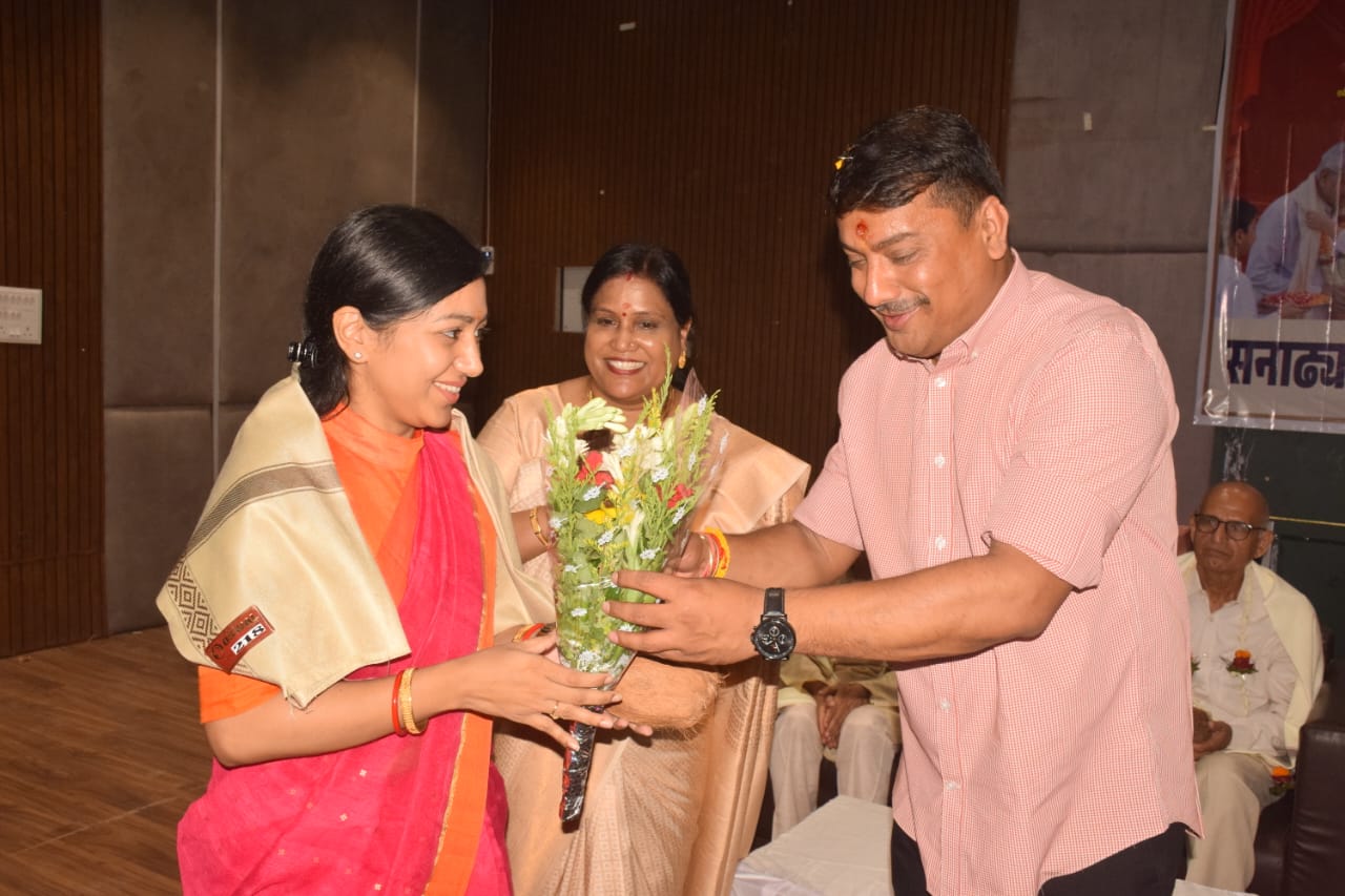ब्राह्मण समाज ने किया वरिष्ठ नागरिक तथा प्रतिभावान छात्र-छात्राओं का सम्मान