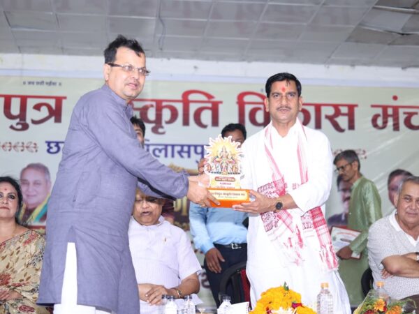 संस्कृति से समाज को जोड़ने का संकल्प, नए भारत के सपनों को पूरा करेगा पाटलीपुत्र मंच: तोखन*  *00 केंद्रीय मंत्री ने नए निर्वाचित अध्यक्ष प्रवीण झा सहित कार्यकारिणी सदस्यों को दिलाई शपथ.*
