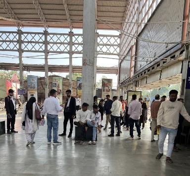 बिलासपुर स्टेशन में चलाये गए विशेष नाका टिकट चेकिंग अभियान में 539 मामलों से 3.63 लाख रुपये से अधिक का जुर्माना वसूली*