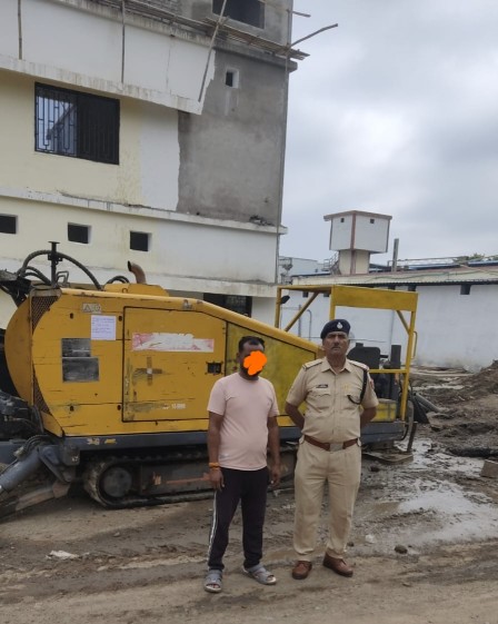 राजनांदगांव स्टेशन पर सिग्नल केबल क्षतिग्रस्त करने वाले HDD मशीन चालक पर रेलवे सुरक्षा बल की बड़ी कार्रवाई, चालक गिरफ्तार एवं मशीन जब्त*