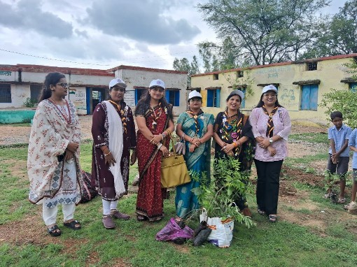 लायंस क्लब बिलासपुर स्माइल द्वारा ग्राम भरारी में वृक्षारोपण एवं मधुमेह जागरूकता अभियान