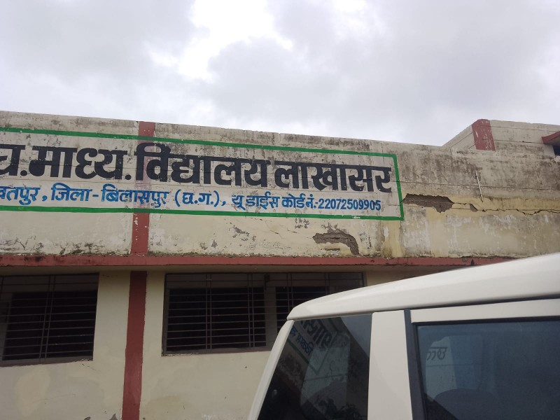 संयुक्त संचालक शिक्षा ने किया विद्यालयों का औचक निरीक्षण*  *अनुपस्थित शिक्षकों को कारण बताओ नोटिस, वेतन कटौती की होगी कार्रवाई*