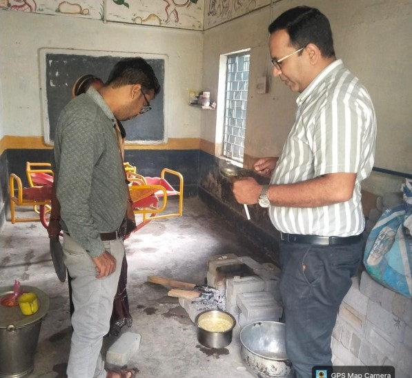 खाद्य एवं औषधि विभाग ने किया खाद्य पदार्थो की जांच*  *मध्यान्ह भोजन से जुड़े समूह को खाद्य पंजीयन कराने की अपील*