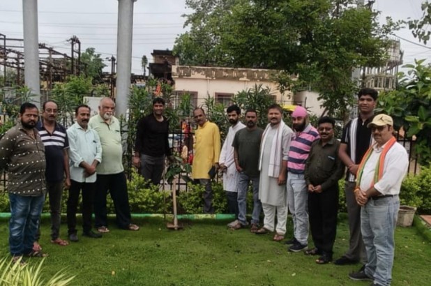 पर्यावरण प्रेमी मंच बिलासपुर ने  क्रांतिवीर चन्द्रशेखर आजाद जयंती पर पौधारोपण किया